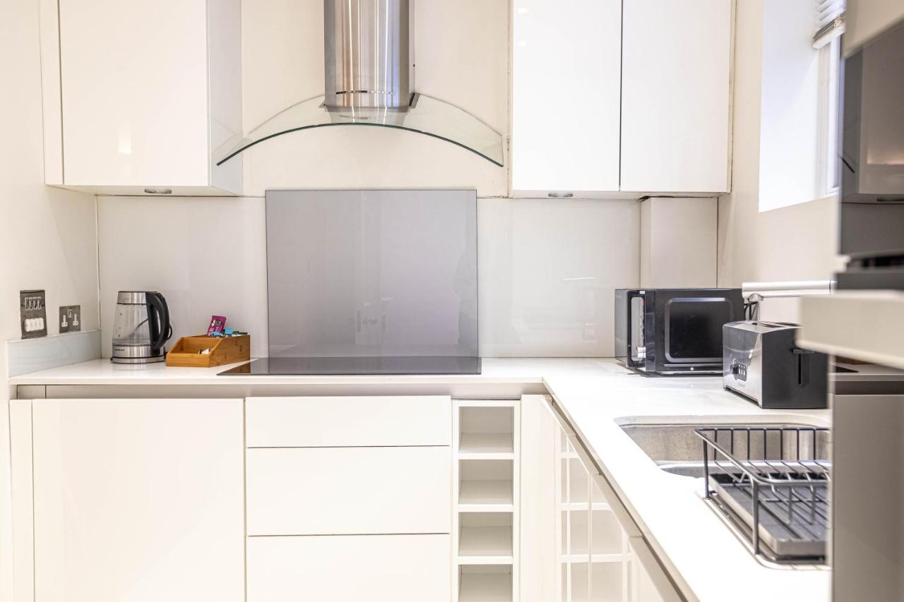 Liverpool St Three Bedroom Near Tube Station *